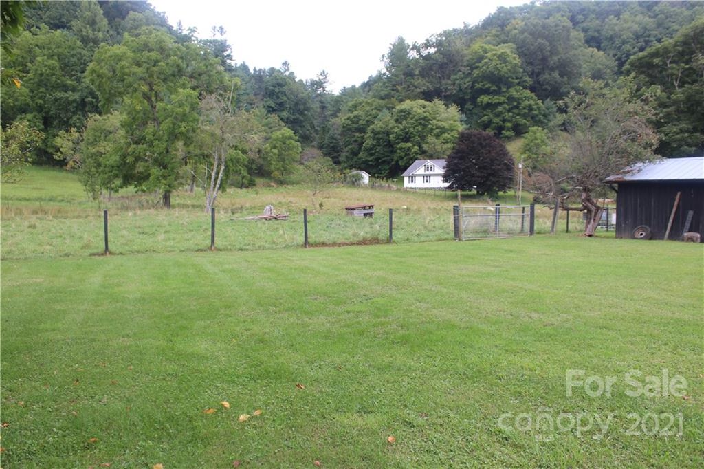 718 Bald Mountain Road Burnsville, NC 28714 - Photo 14 of 20 a view of yard with green space