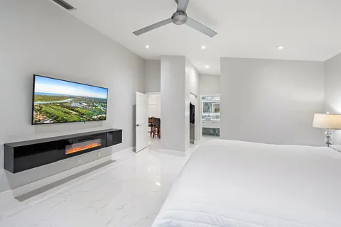 $869,000 | 1077 Siena Oaks Circle East, Palm Beach Gardens, FL 33410