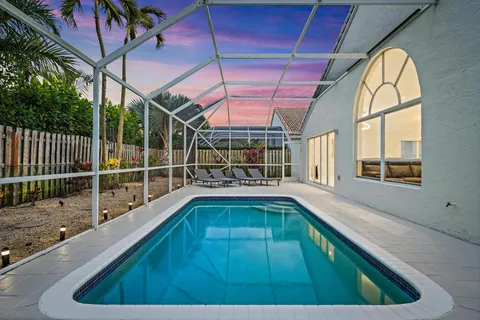 $869,000 | 1077 Siena Oaks Circle East, Palm Beach Gardens, FL 33410