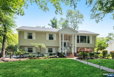 $1,320,000 | 440 Yuhas Drive, Paramus, NJ 07652
