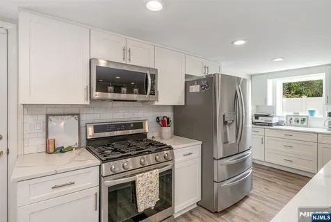 $1,320,000 | 440 Yuhas Drive, Paramus, NJ 07652