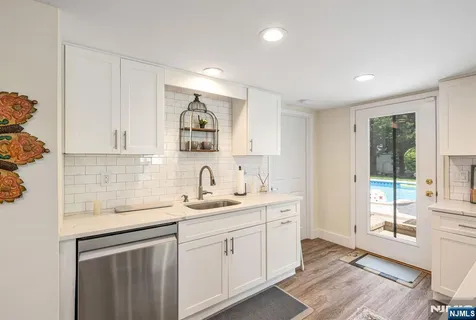 $1,320,000 | 440 Yuhas Drive, Paramus, NJ 07652