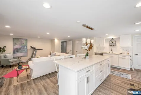$1,320,000 | 440 Yuhas Drive, Paramus, NJ 07652