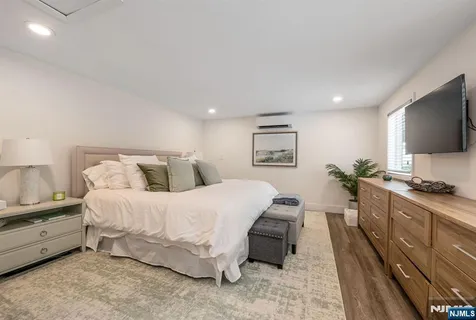 $1,320,000 | 440 Yuhas Drive, Paramus, NJ 07652