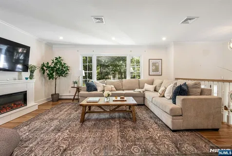 $1,320,000 | 440 Yuhas Drive, Paramus, NJ 07652