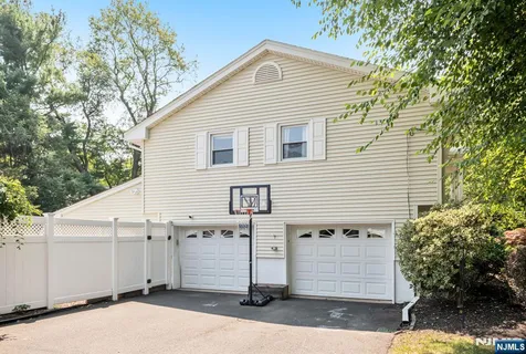 $1,320,000 | 440 Yuhas Drive, Paramus, NJ 07652