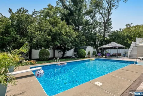 $1,320,000 | 440 Yuhas Drive, Paramus, NJ 07652