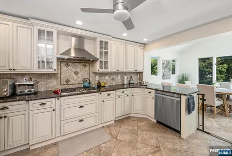 $1,320,000 | 440 Yuhas Drive, Paramus, NJ 07652