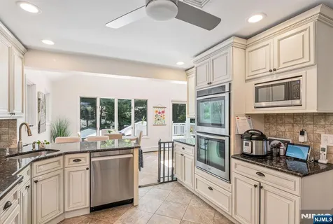 $1,320,000 | 440 Yuhas Drive, Paramus, NJ 07652