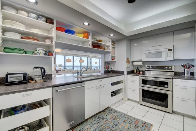 $10,000 | 4748 South Ocean Boulevard, Unit PH1, Highland Beach, FL 33487