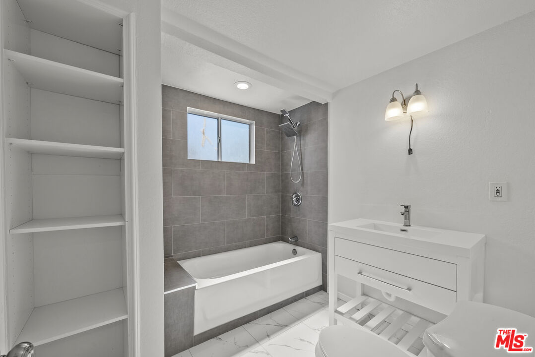 7853 Bothwell Road Reseda, CA 91335 - Photo 19 of 46 Gallery Image 19
