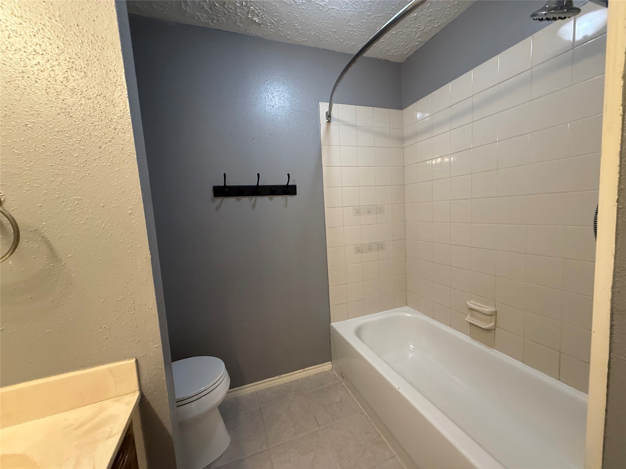 4722 Enchanted Rock Lane Spring, TX 77388 - Photo 16 of 22 a bathroom with a bathtub and toilet