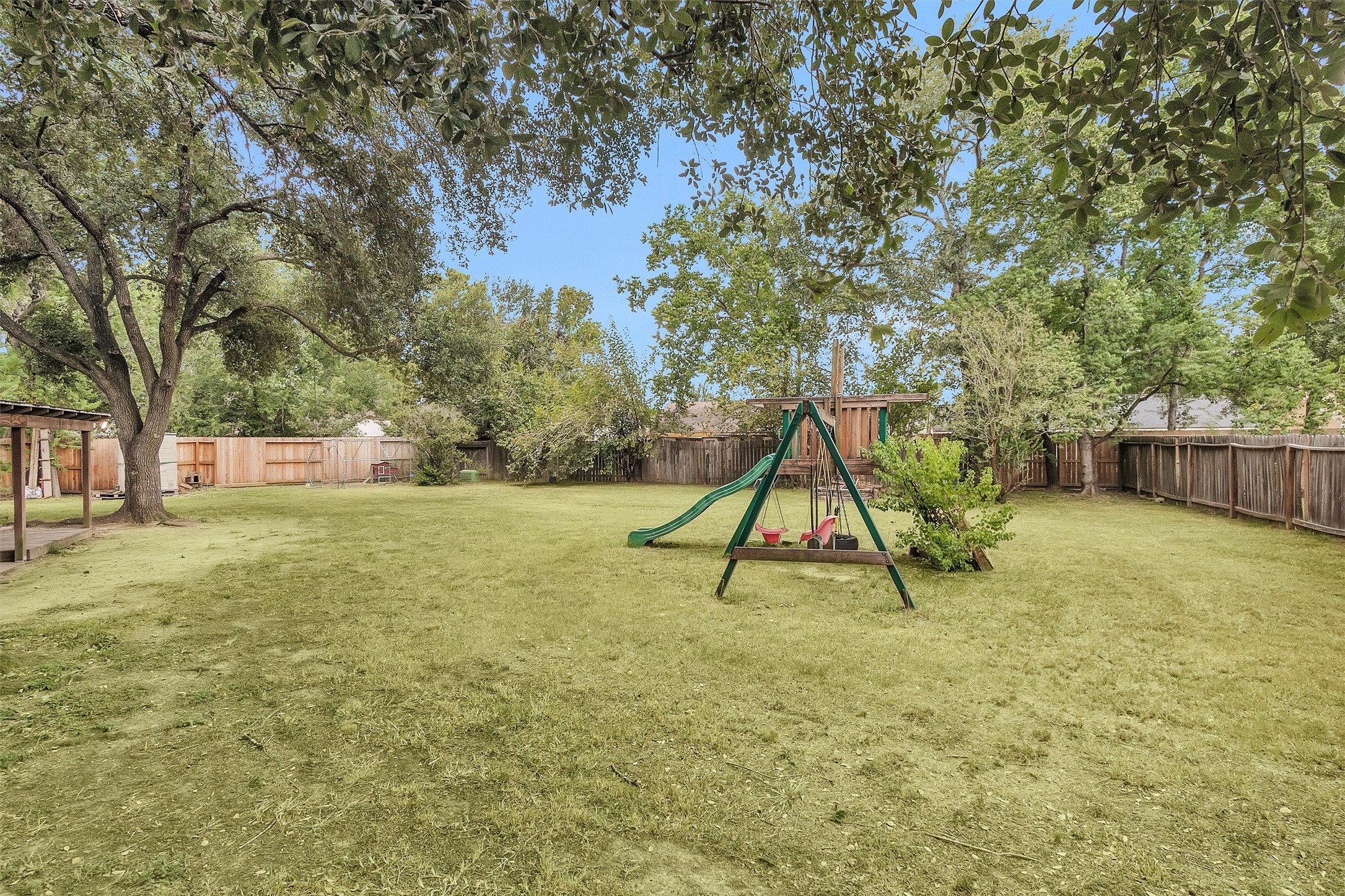 4722 Enchanted Rock Lane Spring, TX 77388 - Photo 20 of 22 a swimming pool with a tree in the background
