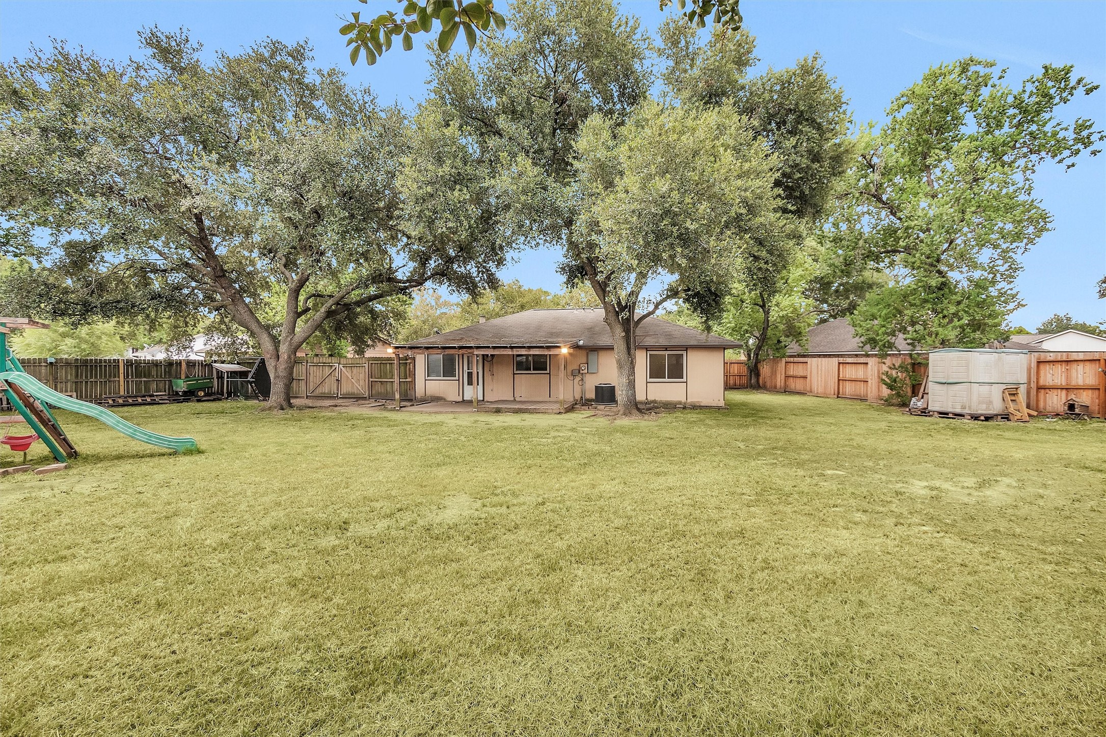 4722 Enchanted Rock Lane Spring, TX 77388 - Photo 21 of 22 a front view of a house with a garden