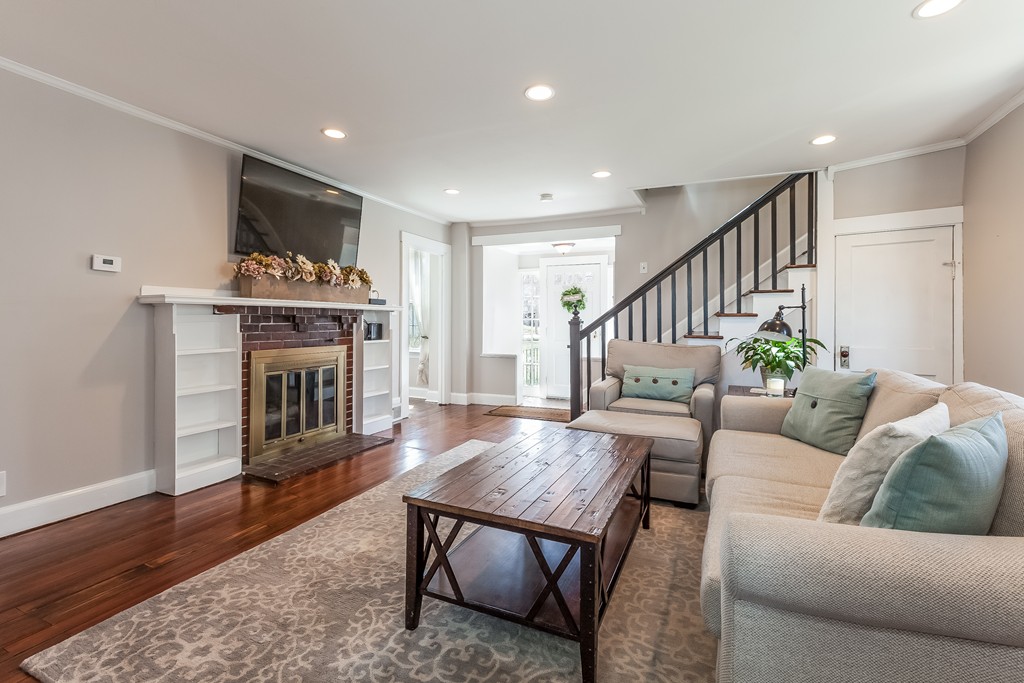 24 Hobamack Road Weymouth, MA 02191 - Photo 6 of 30 Gallery Image 6