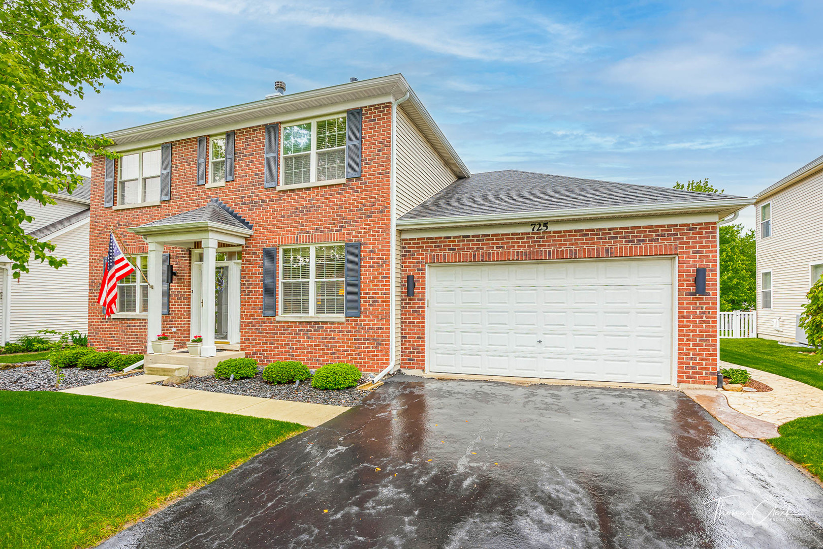 725 Delacourte Avenue Bolingbrook, IL 60490 - Photo 2 of 38 front view of a house and a yard