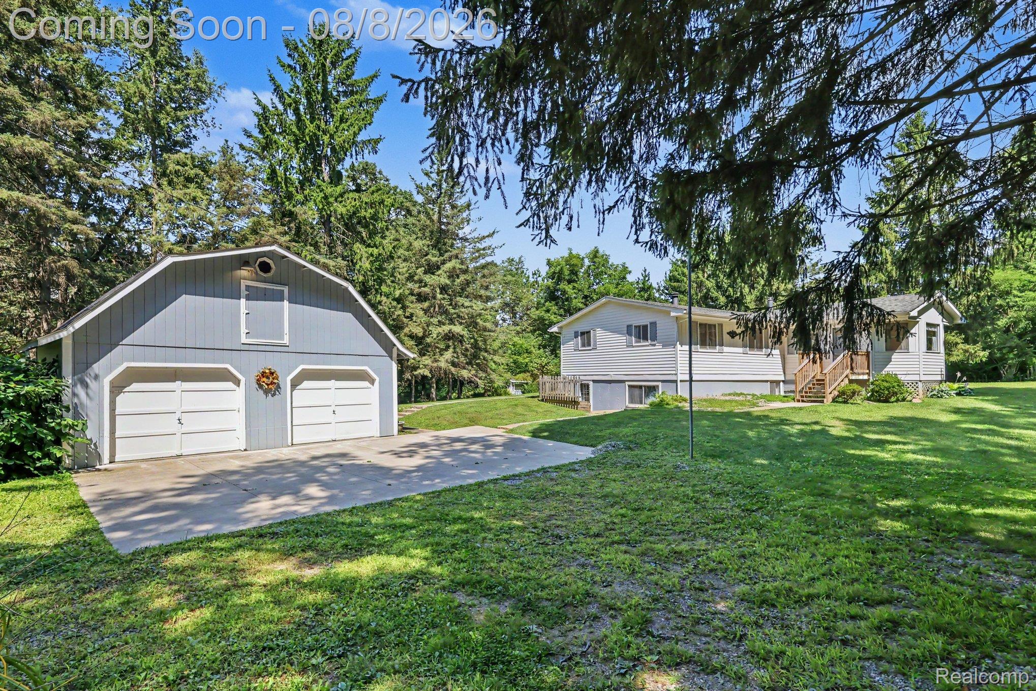 6095 North Tipsico Lake Road Holly, MI 48442 - Photo 2 of 23 002_file_7244.jpg