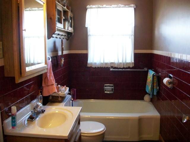 855 East Locust Street Canton, IL 61520 - Photo 9 of 13 Gallery Image 9