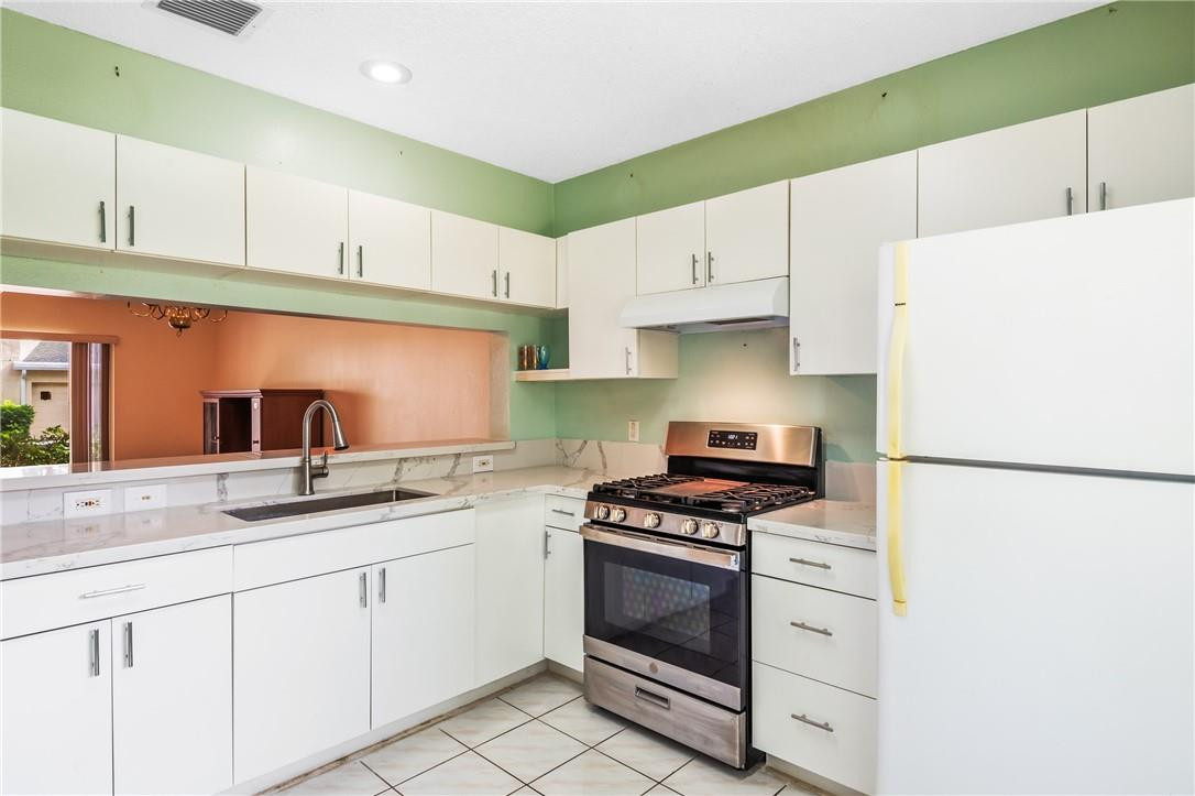 11030 Palm Ridge Lane, Unit 17 Tamarac, FL 33321 - Photo 12 of 32 Updated kitchen