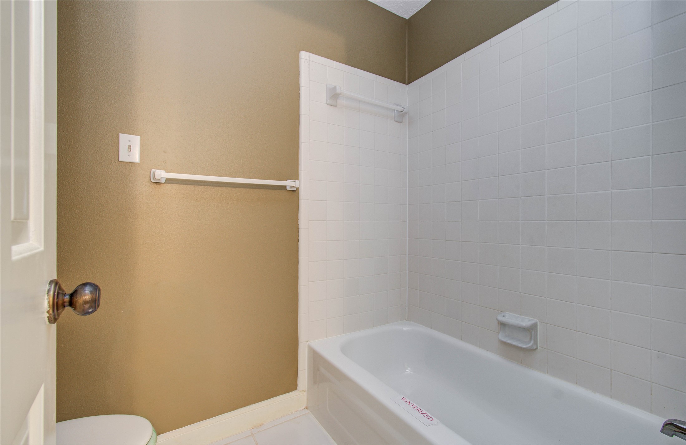 10715 East Timberwagon Circle Spring, TX 77380 - Photo 44 of 50 a bathroom with a bathtub