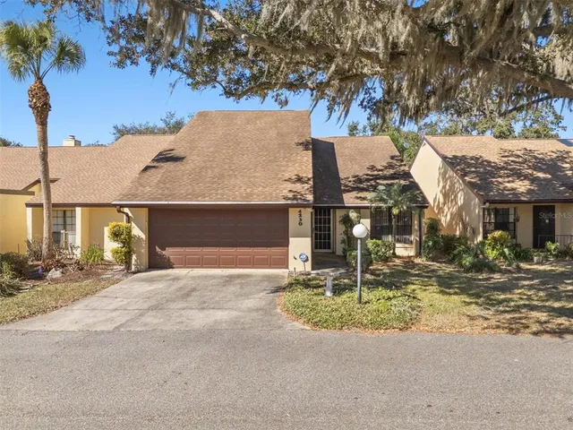 $195,000 | 4230 Creekwood Lane, Unit 8, Mulberry, FL 33860