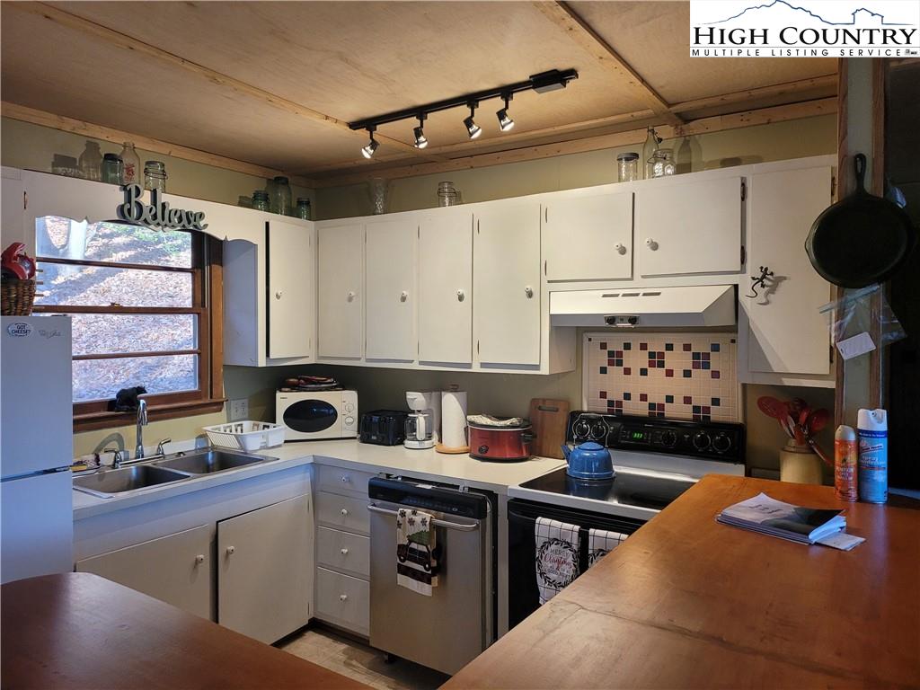 128 Trout Lake Road Deep Gap, NC 28618 - Photo 10 of 42 Gallery Image 10