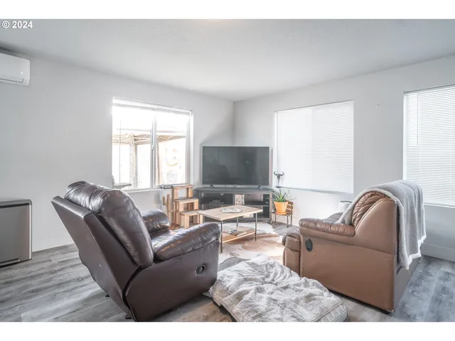 $599,000 | 213 Oak Street, Winlock, WA 98596