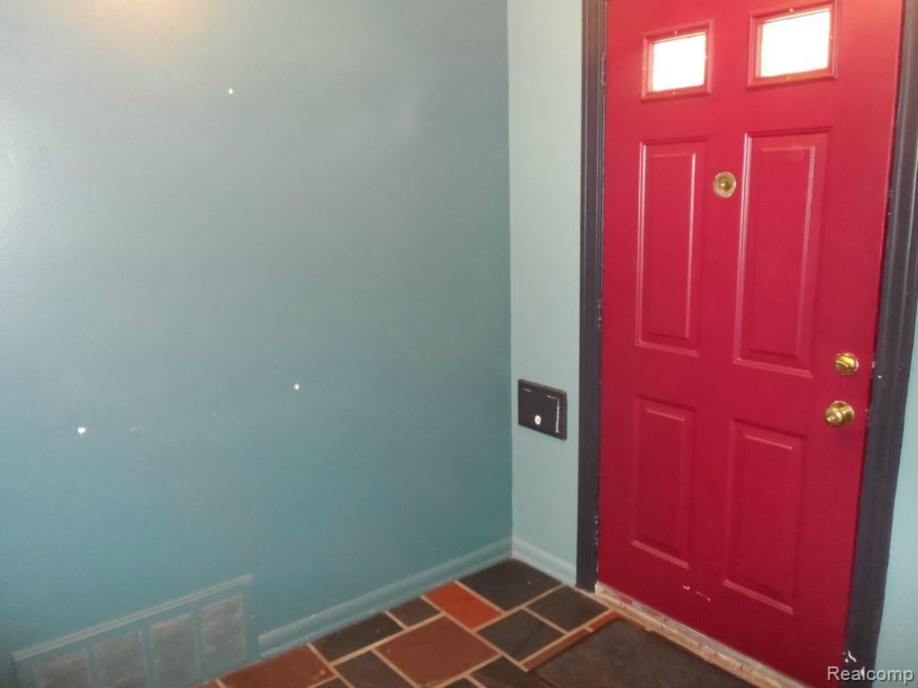 124 Charles Street Rochester, MI 48307 - Photo 10 of 29 2012-04-05 11.23
