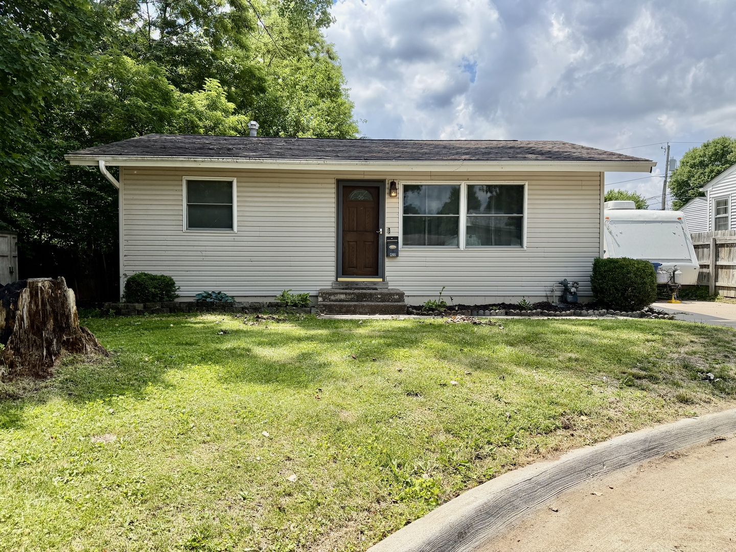 422 Ruth Place Clinton, IA 52732 - Photo 1 of 24