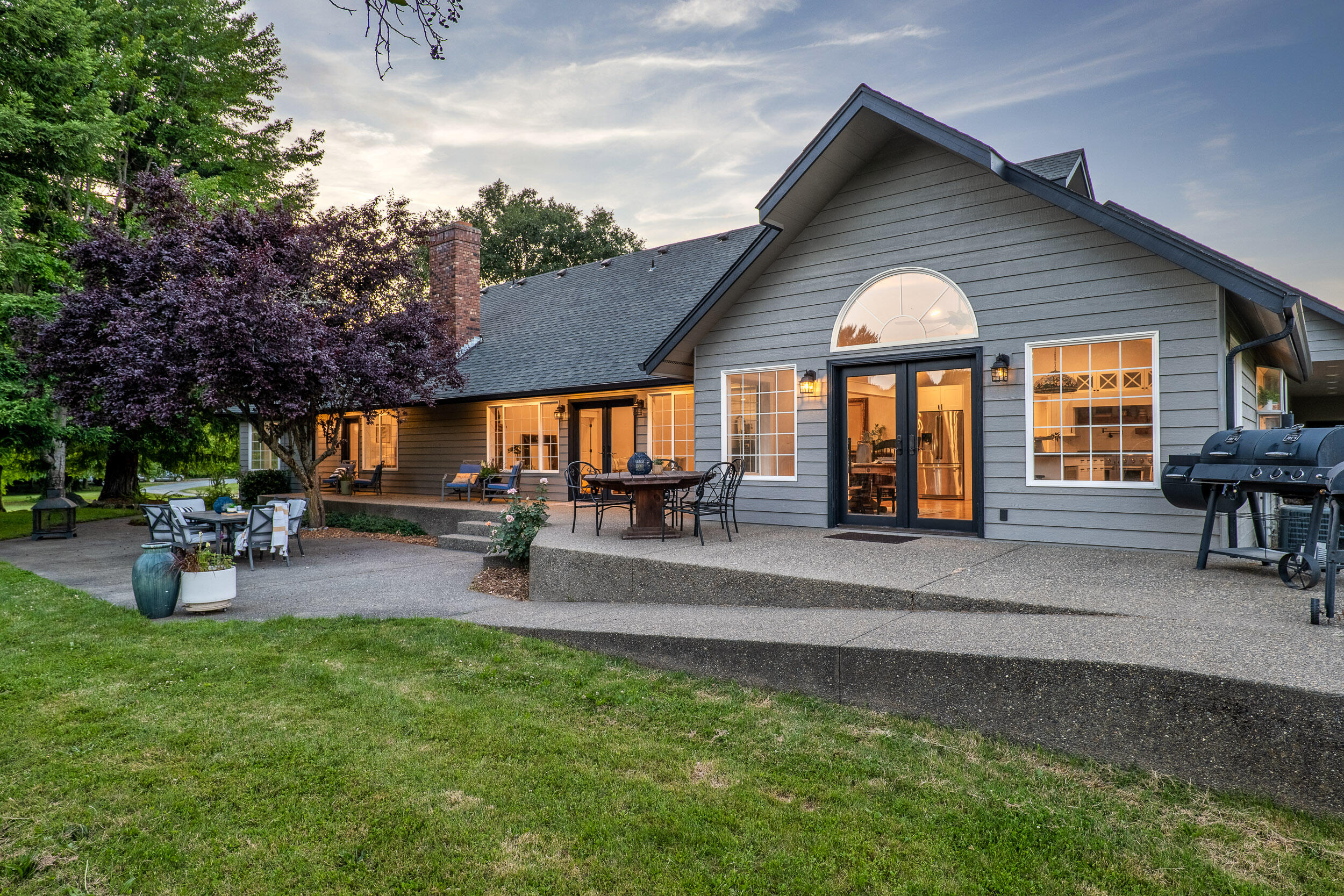 8442 New Hope Road Grants Pass, OR 97527 - Photo 62 of 84 Back Patio at Twilight