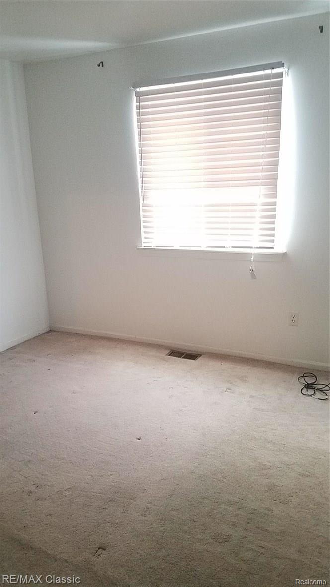 2130 Lindell Road Sterling Heights, MI 48310 - Photo 8 of 11 20171229_093851.jpg