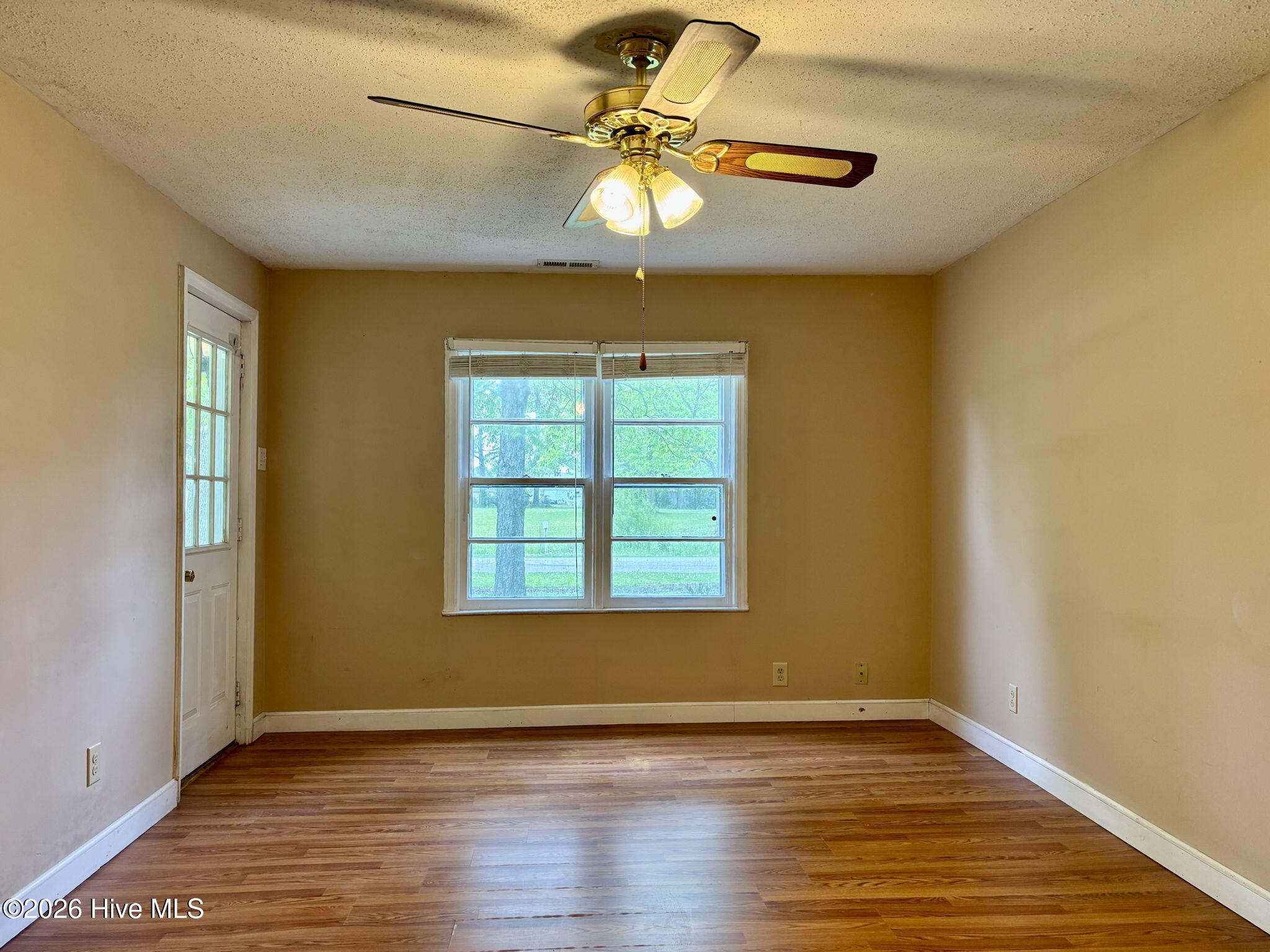 580 Gillikin Road Beaufort, NC 28516 - Photo 11 of 43 Primary Living Area and Front Entry