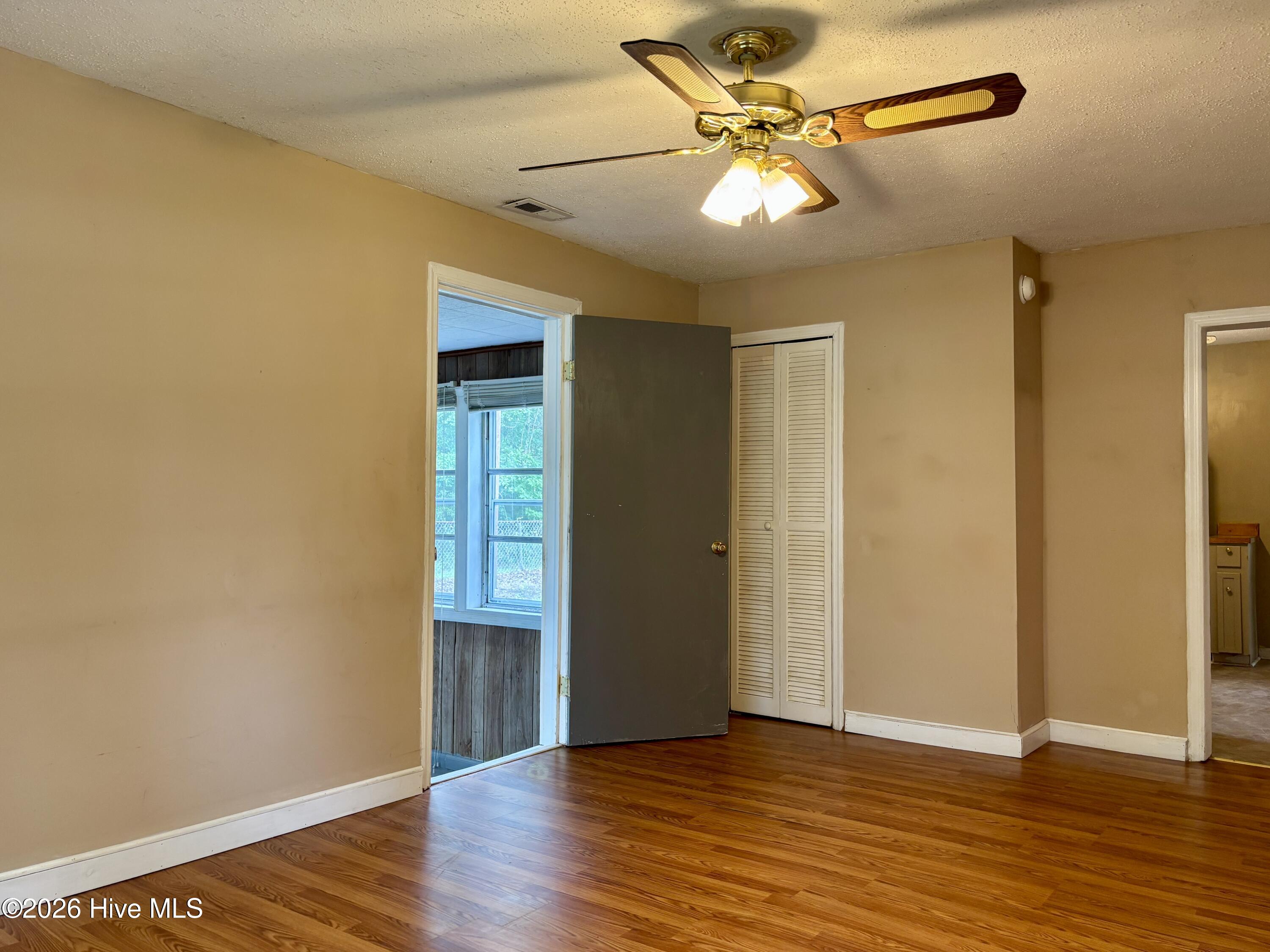 580 Gillikin Road Beaufort, NC 28516 - Photo 13 of 43 Primary Living Area w/ Access to Mudroom