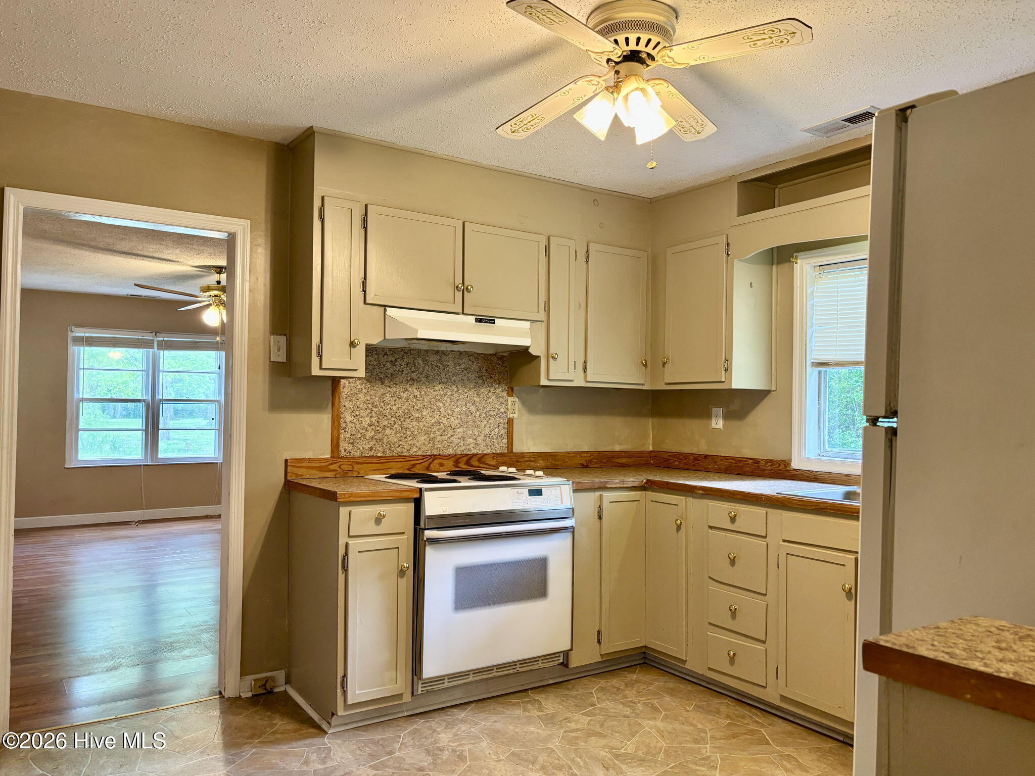 580 Gillikin Road Beaufort, NC 28516 - Photo 15 of 43 Combination Kitchen