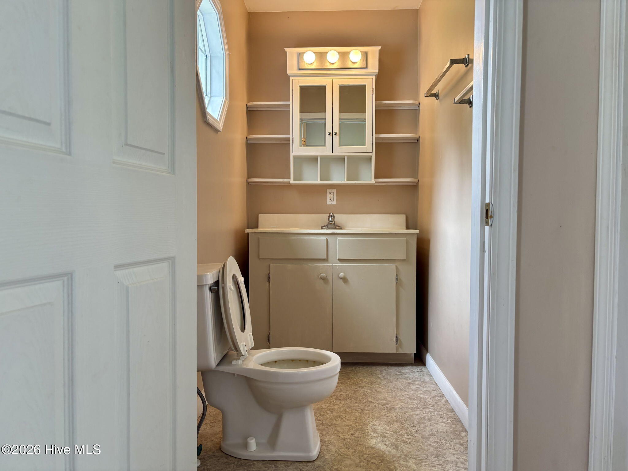 580 Gillikin Road Beaufort, NC 28516 - Photo 21 of 43 Hallway Half Bathroom