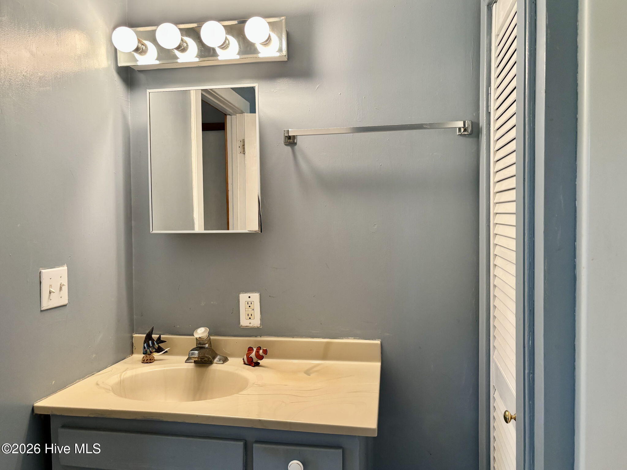 580 Gillikin Road Beaufort, NC 28516 - Photo 27 of 43 Full Bathroom Vanity