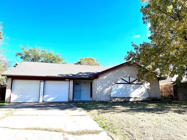 $1,800 | 6704 Spoonwood Lane, Fort Worth, TX 76137