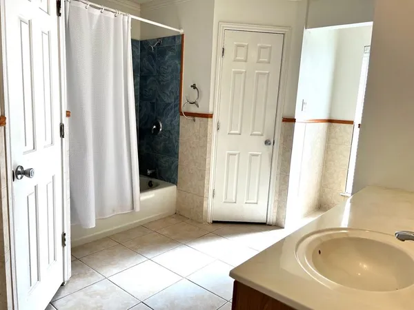 $1,800 | 6704 Spoonwood Lane, Fort Worth, TX 76137