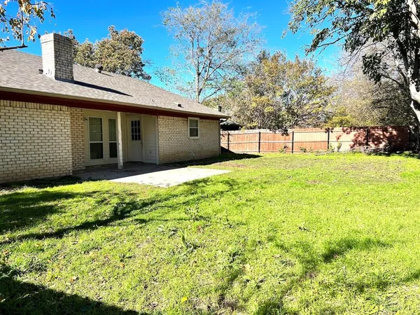 $1,800 | 6704 Spoonwood Lane, Fort Worth, TX 76137