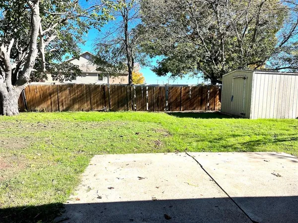 $1,800 | 6704 Spoonwood Lane, Fort Worth, TX 76137