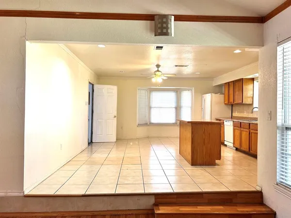 $1,800 | 6704 Spoonwood Lane, Fort Worth, TX 76137
