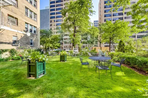 $259,500 | 5000 South East End Avenue, Unit 24B, Chicago, IL 60615
