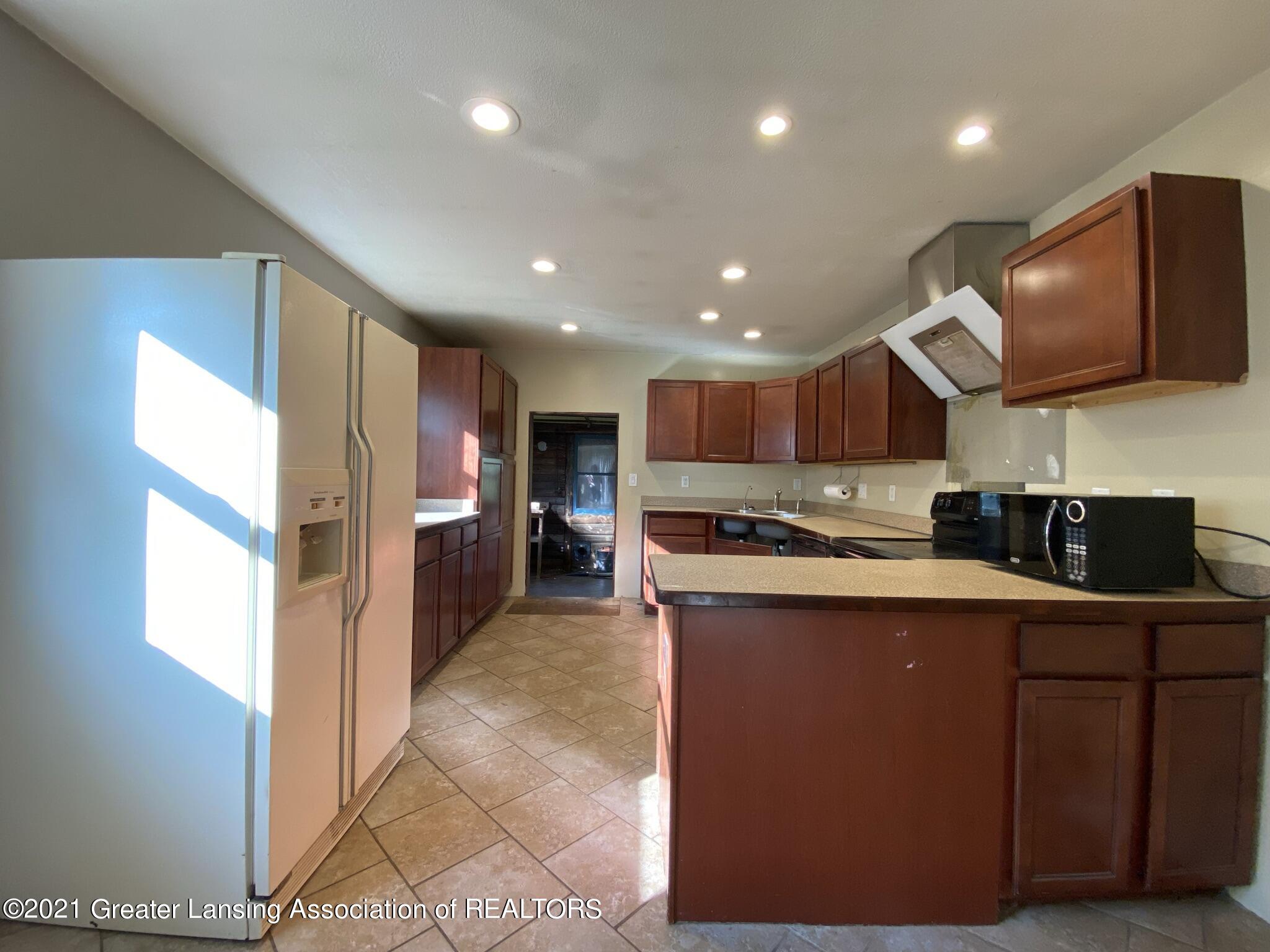 8650 West Jason Road St. Johns, MI 48879 - Photo 7 of 37 07 Kitchen from Dining area