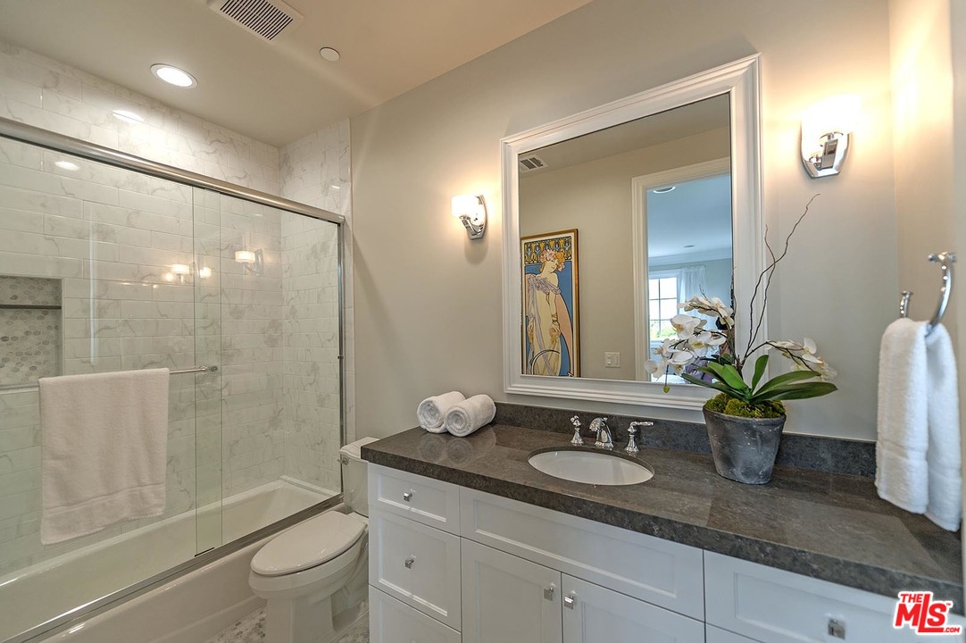 2921 Cavendish Drive Los Angeles, CA 90064 - Photo 39 of 53