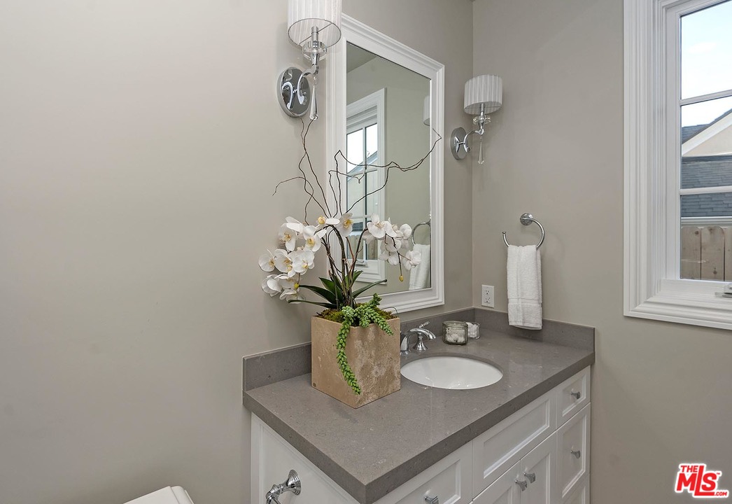 2921 Cavendish Drive Los Angeles, CA 90064 - Photo 41 of 53