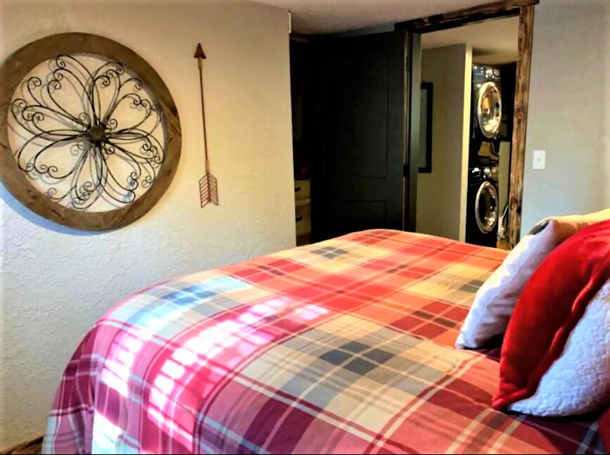 17890 Mockingbird Lane Bend, OR 97707 - Photo 23 of 27 bedroom 2a
