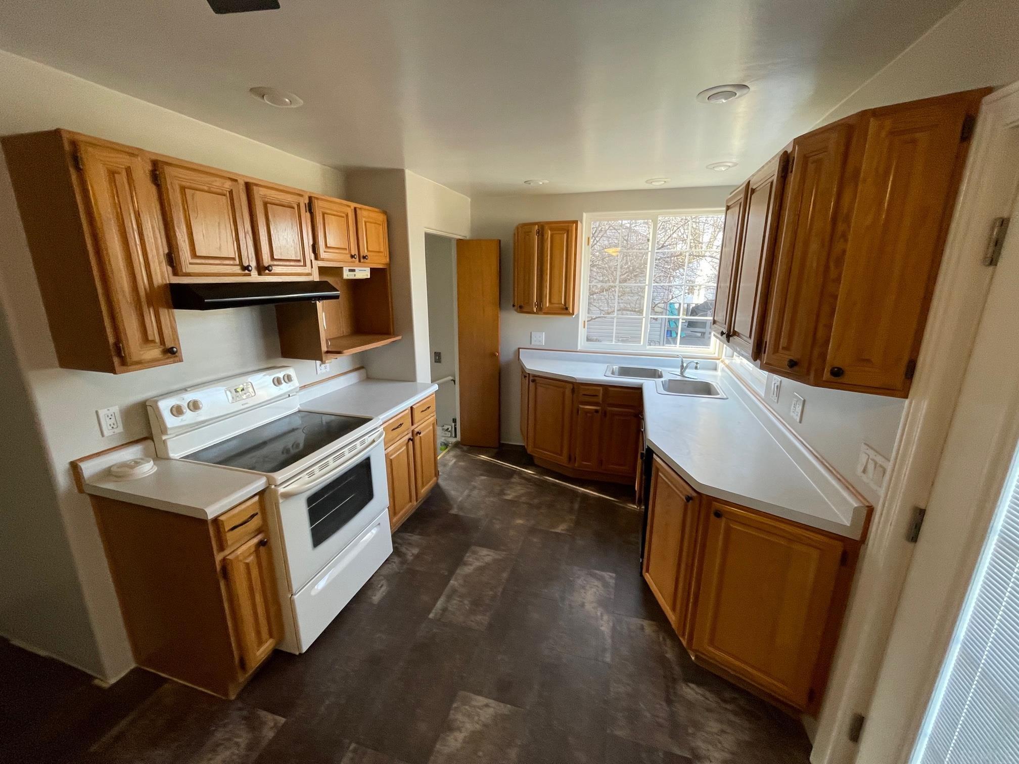 1012 Jackson Boulevard Rochester, IN 46975 - Photo 2 of 14