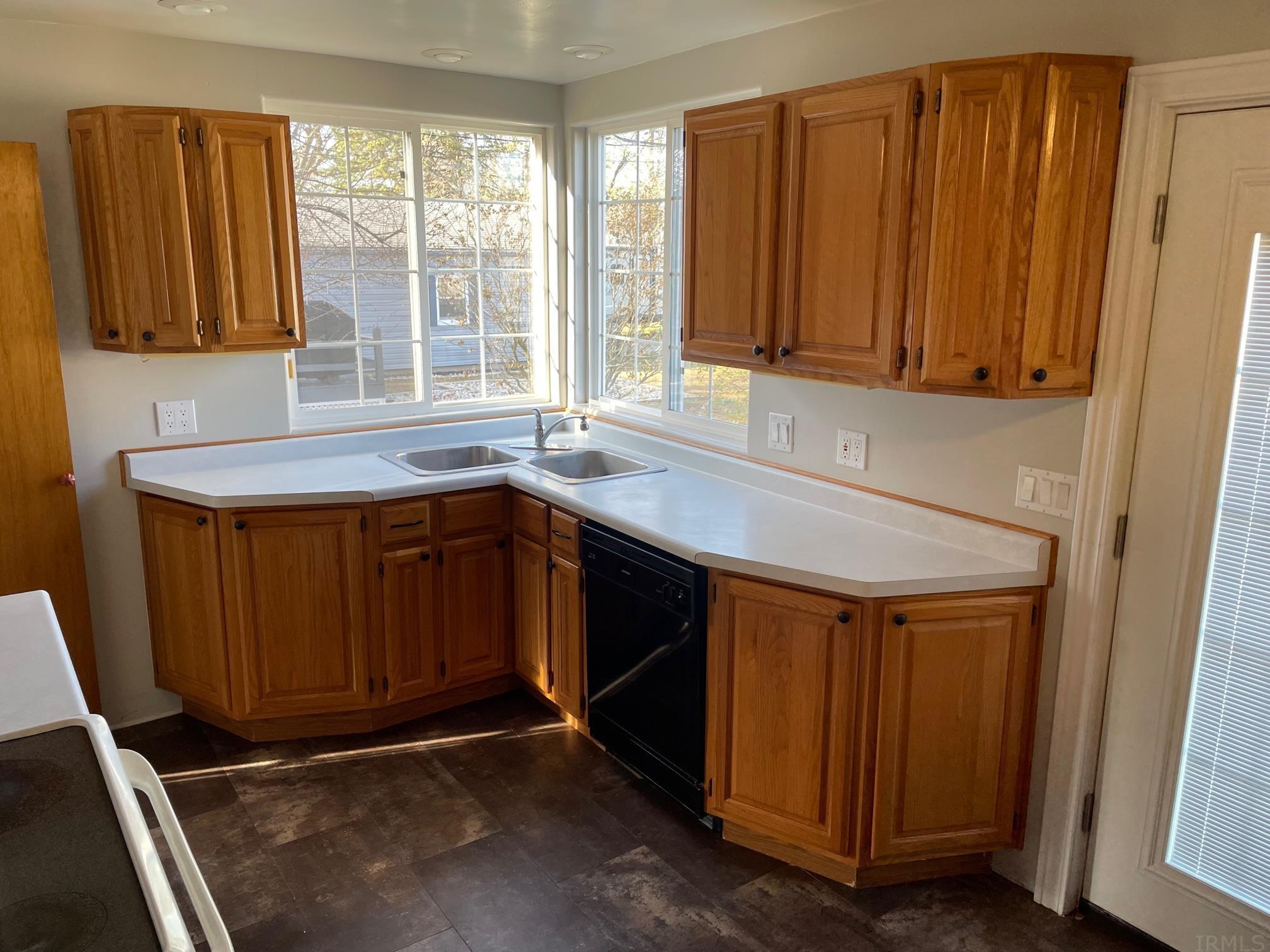 1012 Jackson Boulevard Rochester, IN 46975 - Photo 4 of 14