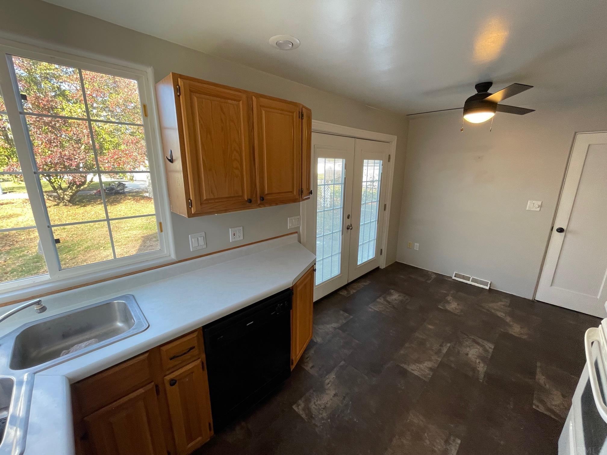 1012 Jackson Boulevard Rochester, IN 46975 - Photo 5 of 14