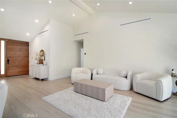 $1,698,900 | 10947 Lurline Avenue, Chatsworth, CA 91311